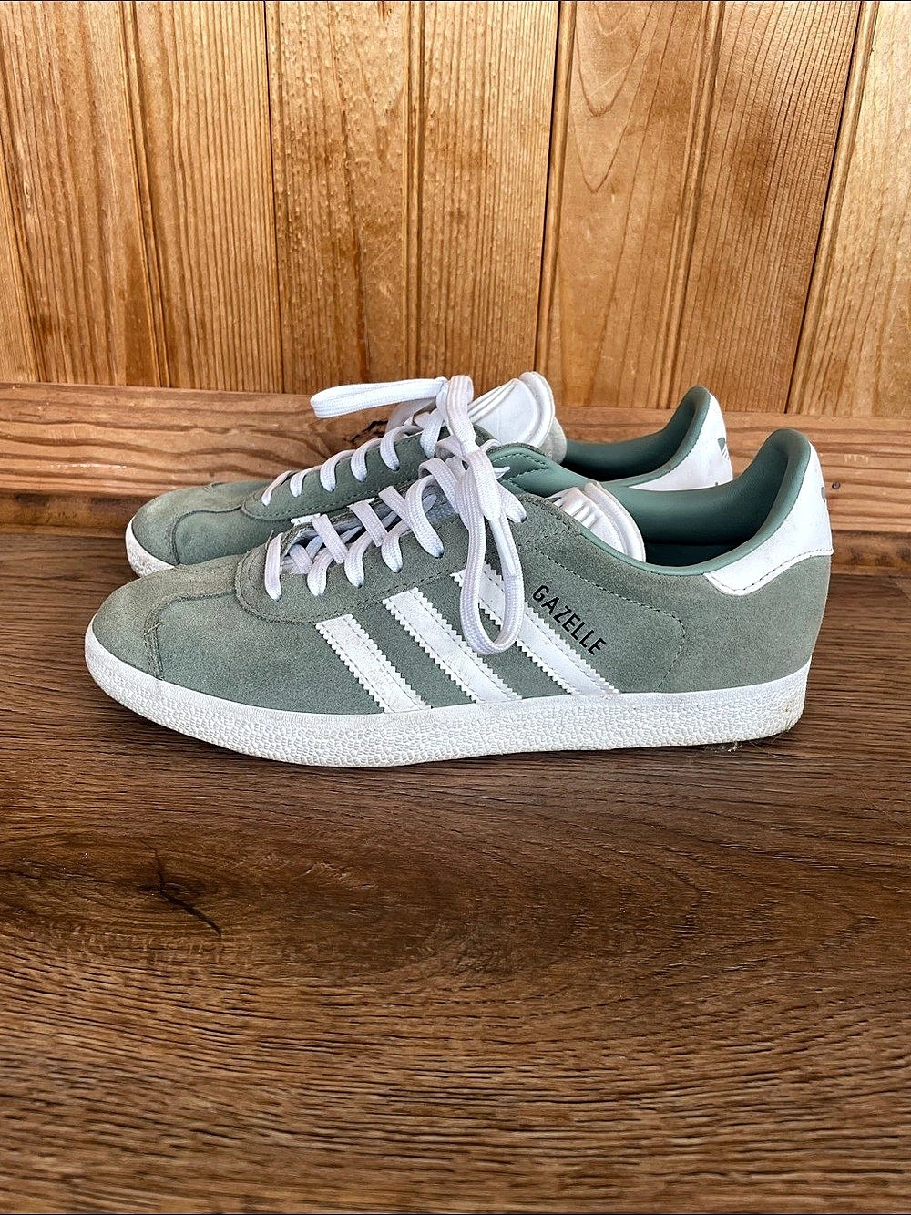 adidas Gazelle Green & White Sneakers Like New